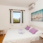 Holiday Ilovica - Mali Iž