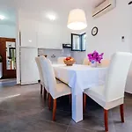 Holiday Ilovica - Mali Iž