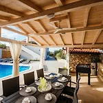 Holiday Ilovica - Mali Iž