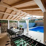 Holiday Ilovica - Mali Iž
