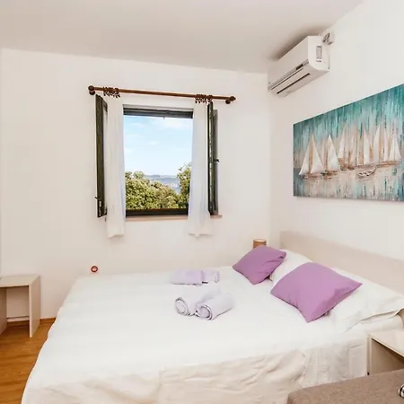 Holiday Ilovica - Mali Iž