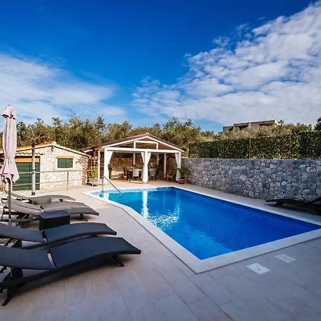 Holiday Ilovica - *
